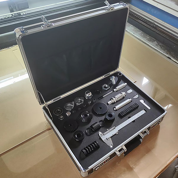 基礎(chǔ)零件測(cè)繪實(shí)訓(xùn)臺(tái)(圖1) 基礎(chǔ)零件測(cè)繪實(shí)驗(yàn)臺(tái),醫(yī)療電子技能實(shí)驗(yàn)裝置