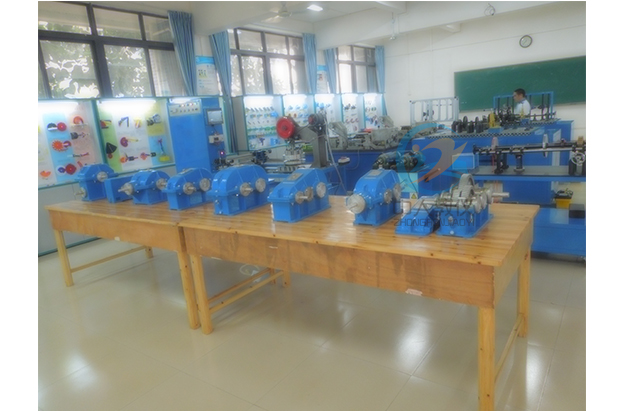 液壓實(shí)訓(xùn)臺上的沖壓缸,機(jī)械創(chuàng)新實(shí)訓(xùn)室(圖4) 液壓實(shí)訓(xùn)臺上的沖壓缸,機(jī)械創(chuàng)新實(shí)訓(xùn)室(圖4)