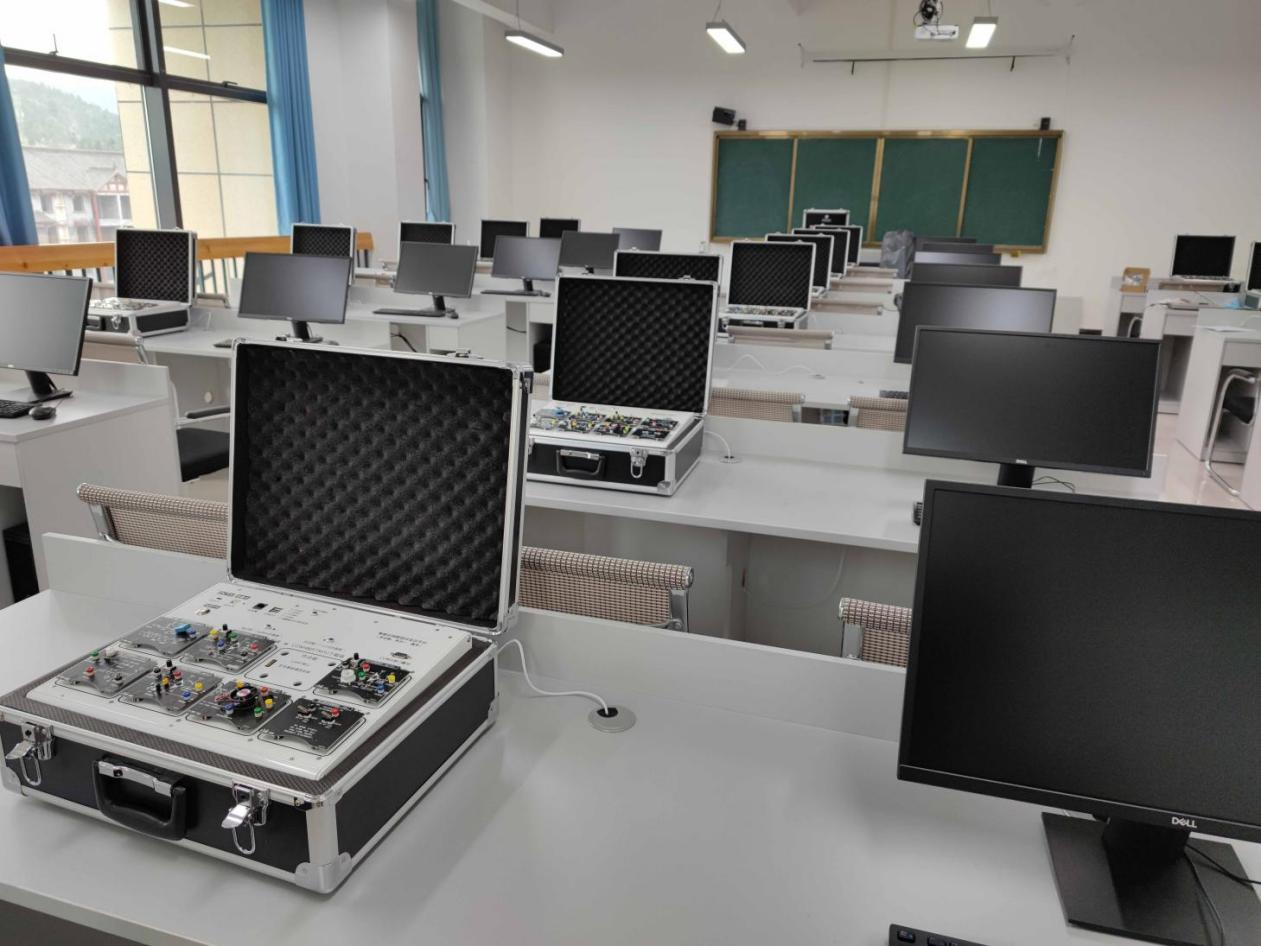 ZRWL-CKB物聯(lián)網(wǎng)綜合實(shí)訓(xùn)平臺(tái)(圖1)